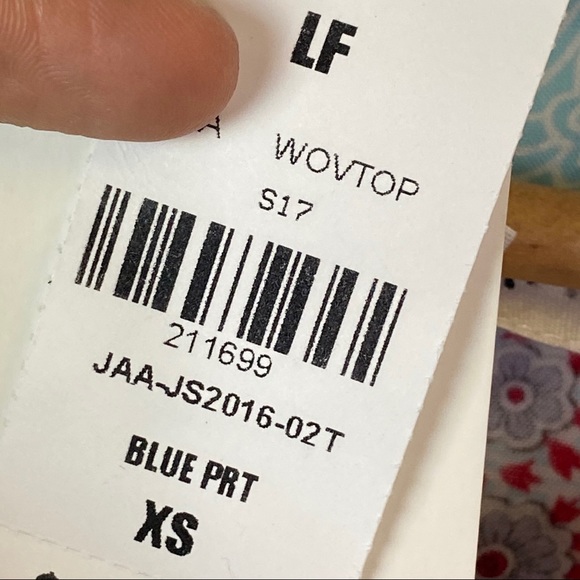 NWT LF Three Days Floral Off Shoulder Crop Top - Picture 7 of 9